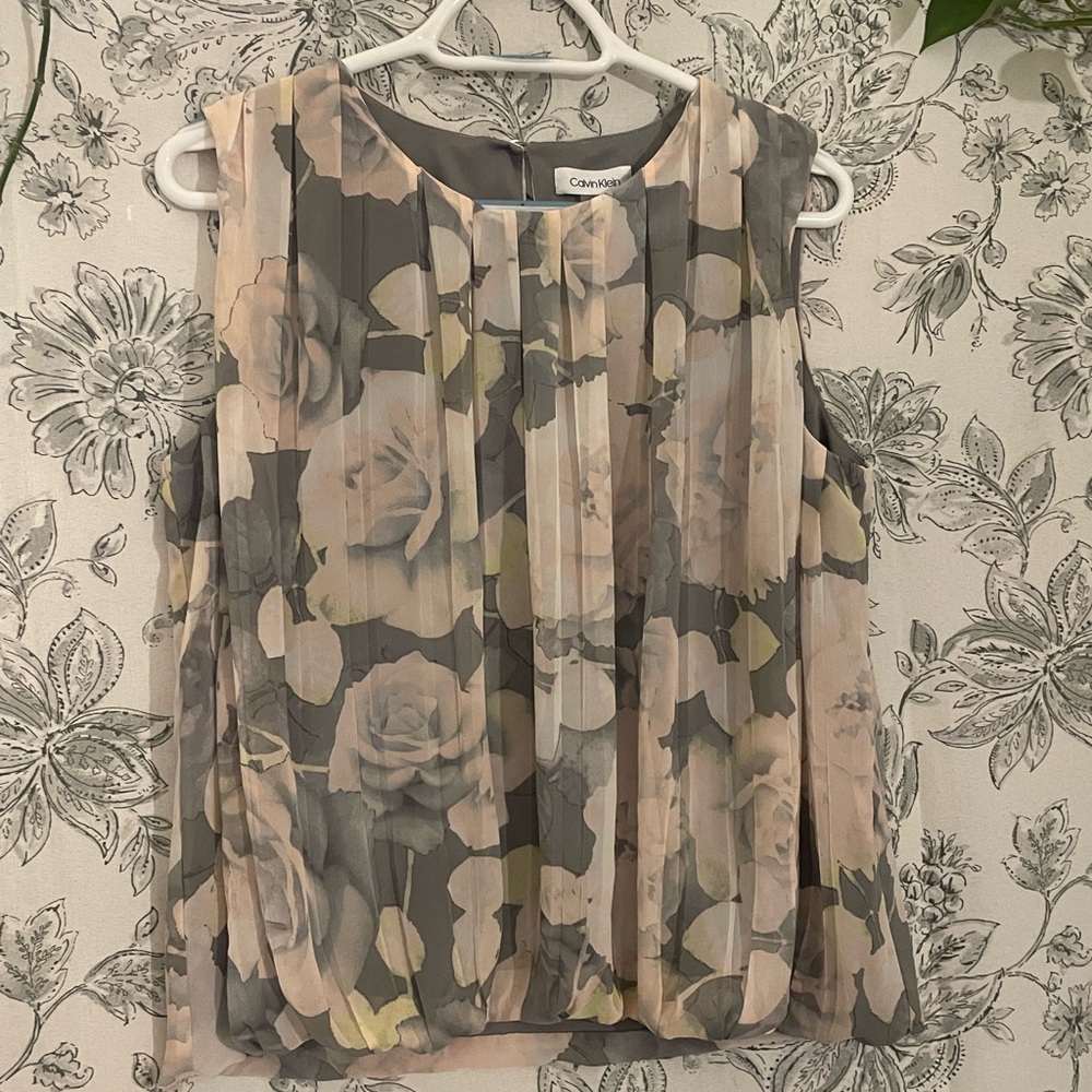 Calvin Klein Floral Pleated Sleeveless Blouse - Gray and Pink Size L/G/G
